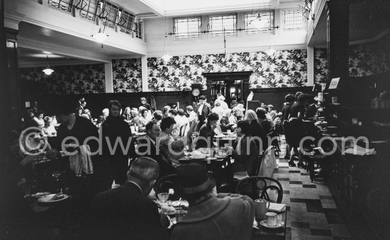 Bewley\'s on Grafton Street. Dublin 1963. - Photo by Edward Quinn