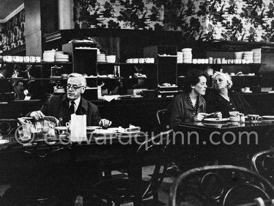 Bewley\'s, Grafton Street. Dublin 1963. - Photo by Edward Quinn