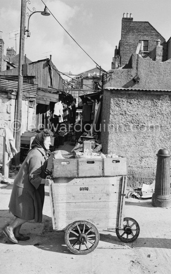 Anglesea Market, Dublin\'s secondhand market in a laneway off Moore Street. Dublin 1963. - Photo by Edward Quinn