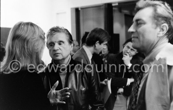 Francis Bacon attending Anne Madden\'s exhibition opening. Ann Madden on the left. Galerie Darthea Speyer, Paris 1979. - Photo by Edward Quinn