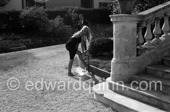 Brigitte Bardot during filming of “Voulez-vous danser avec moi?”. Nice 1959. - Photo by Edward Quinn