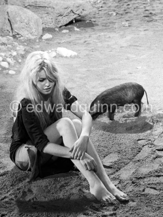 Brigitte Bardot during filming of "Les bijoutiers du clair de lune" ("The Night Heaven Fell"). Studios de la Victorine, Nice 1958. - Photo by Edward Quinn