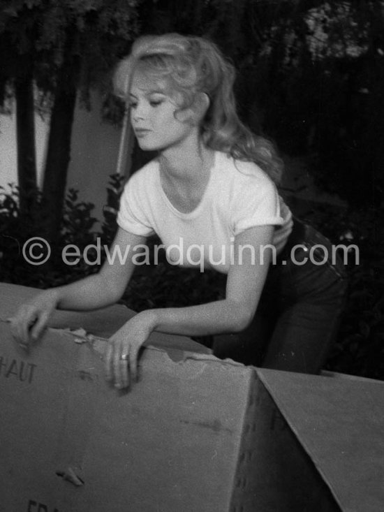 Brigitte Bardot during filming of "Une parisienne". Studios de la Victorine, Nice 1957. - Photo by Edward Quinn