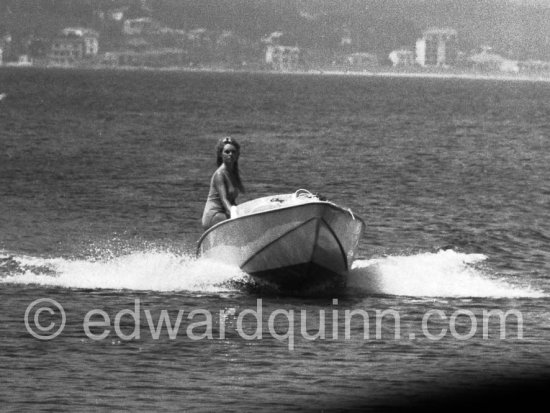 Brigitte Bardot on her Albatross speed boat Sidonie near her home "La Madrague". Saint-Tropez 1961. - Photo by Edward Quinn