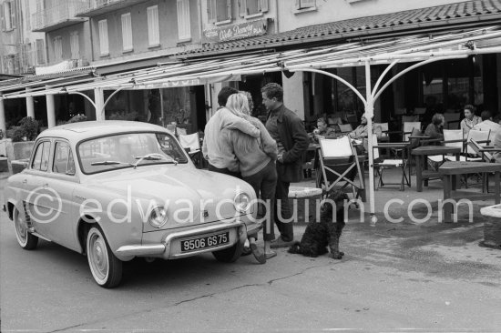 Brigitte Bardot and Sacha Distel. In front of Café Sénéquier. Saint-Tropez 1958. Car: Renault Dauphine. - Photo by Edward Quinn