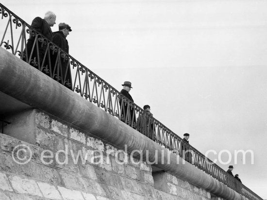 Beachcombers. Nice 1950 - Photo by Edward Quinn