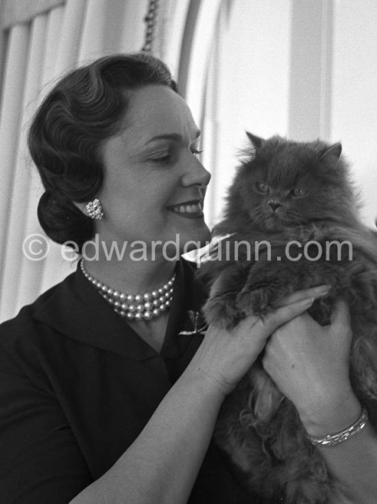 Begum Aga Khan and her ever-so-beautiful cat. With her is Earl Blackwell, a society impresario who made his fortune keeping track of celebrities. Le Cannet 1953. - Photo by Edward Quinn