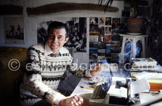 Dirk Bogarde, British leading actor of Dutch descent, at his home. Grasse 1980. - Photo by Edward Quinn