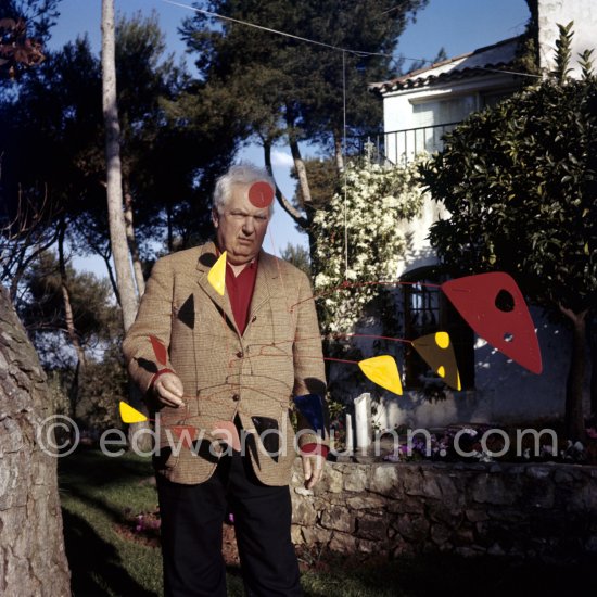 Alexander Calder presents one of his mobiles during a visit to art dealer Aimé Maeght in Saint-Paul-de-Vence 1961. - Photo by Edward Quinn