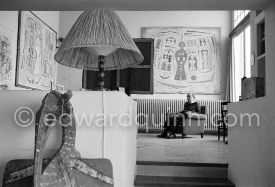 Massimo Campigli at his studio in Saint-Tropez 1964. - Photo by Edward Quinn