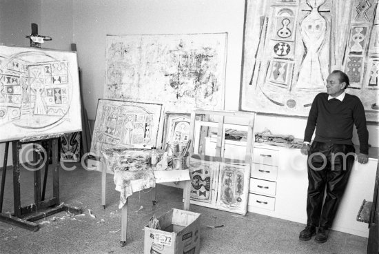 Massimo Campigli at his studio in Saint-Tropez 1964. - Photo by Edward Quinn