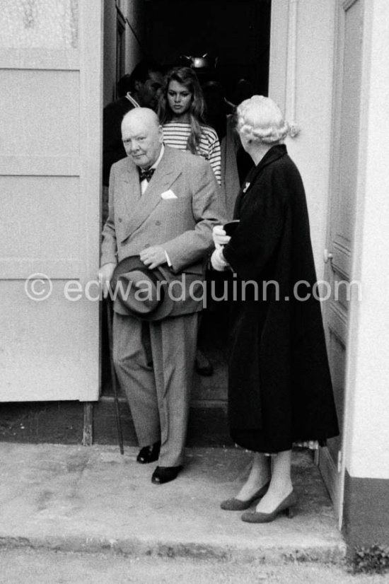 Sir Winston Churchill, Lady Clementine, Brigitte Bardot in the background. Studios de la Victorine, Nice 1956. - Photo by Edward Quinn