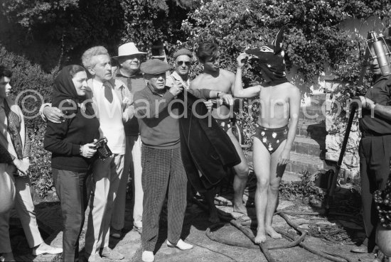 Jacqueline Roque, Jean Cocteau, Alberto Magnelli and Pablo Picasso on the set of the film "Le testament d’Orphée", directed by Jean Cocteau. Saint-Jean-Cap-Ferrat, 1959. - Photo by Edward Quinn