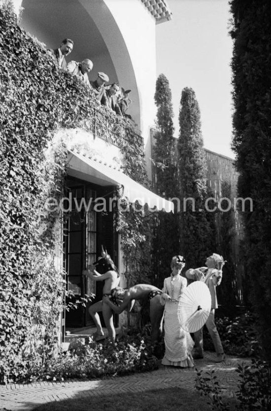 Jean Cocteau acting in his last film "Le Testament d’Orphée". He asked many of his friends to appear, amongst others Francine Weisweiller and on the balcony Italian painters Renato Guttuso and Alberto Magnelli, Pablo Picasso and Pablo Picasso\'s tailor Michele Sapone. Saint-Jean-Cap-Ferrat 1959. - Photo by Edward Quinn