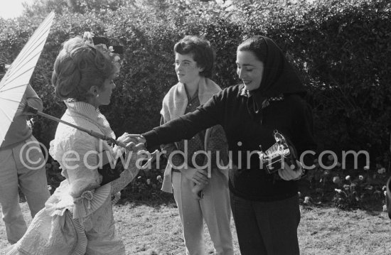 Jacqueline Roque, her daughter Cathy Hutin and Francine Weisweiller. During filming of "Le Testament d’Orphée", film of Jean Cocteau. Saint-Jean-Cap-Ferrat 1959. - Photo by Edward Quinn