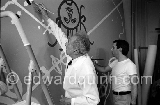 Jean Cocteau and Raymond Moretti. Collective painting "La Naissance du Verseau". Nice 1962. - Photo by Edward Quinn