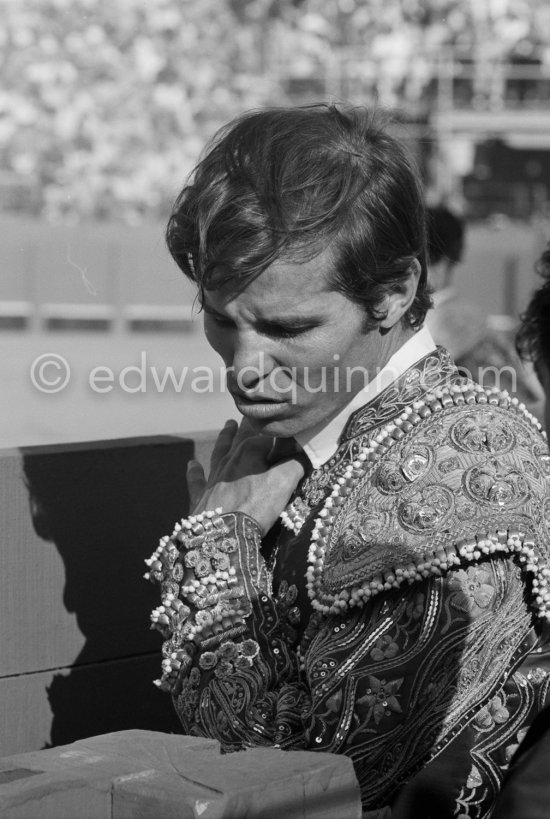 El Cordobes in the arena at Fréjus. 1965 - Photo by Edward Quinn