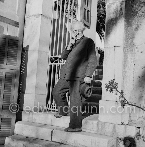 Actor, director and scenic designer Edward Gordon Craig. Villa Chapignac, Vence 1952. - Photo by Edward Quinn