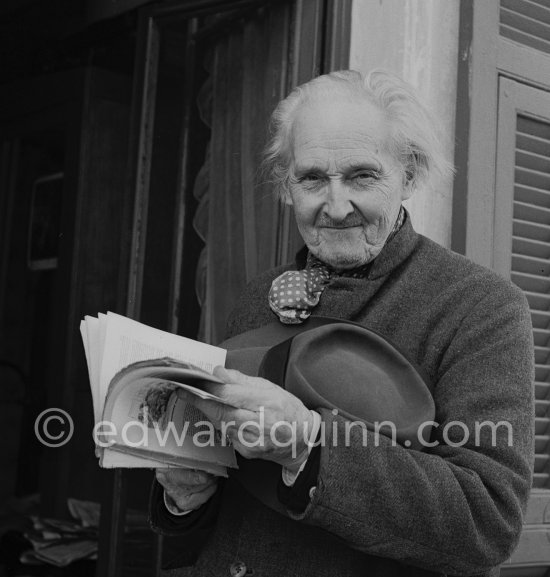 Actor, director and scenic designer Edward Gordon Craig. Villa Chapignac, Vence 1952. - Photo by Edward Quinn