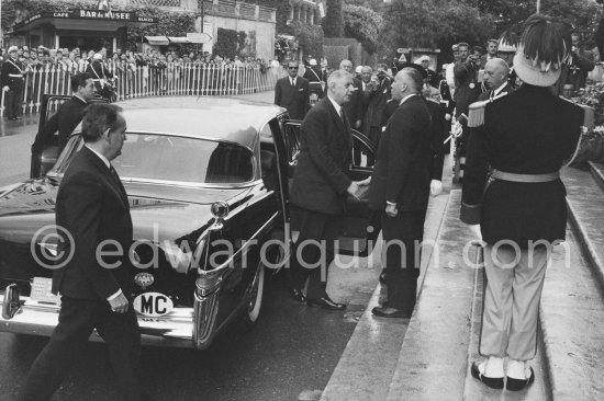 President Charles de Gaulle and Prince Rainier. Visit of de Gaulle to Monaco palace and Musée Océanographique. Monaco Ville 1960. Car: Imperial (Chrysler) 4-Door-Sedan 1956. - Photo by Edward Quinn