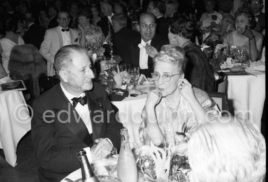 Jean-Gabriel Domergue and his wife Odette Maugendre-Villers, a sculptor. Cannes 1960. - Photo by Edward Quinn