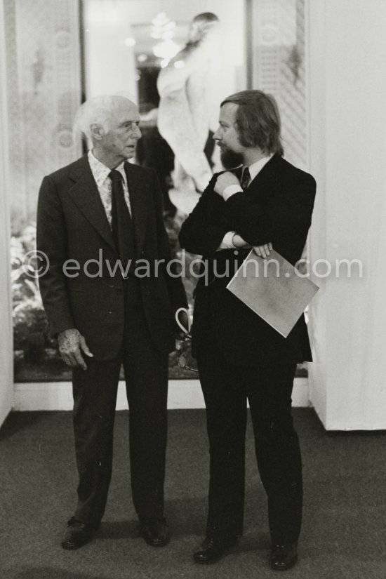 Max Ernst and Werner Spies at the opening of the exhibition "Dorothea Tanning: Oeuvre" (retrospective), Centre National d\'Art Contemporain CNAC, Paris, May 28 - July 8, 1974. With sculptures by Dorothea Tanning. - Photo by Edward Quinn