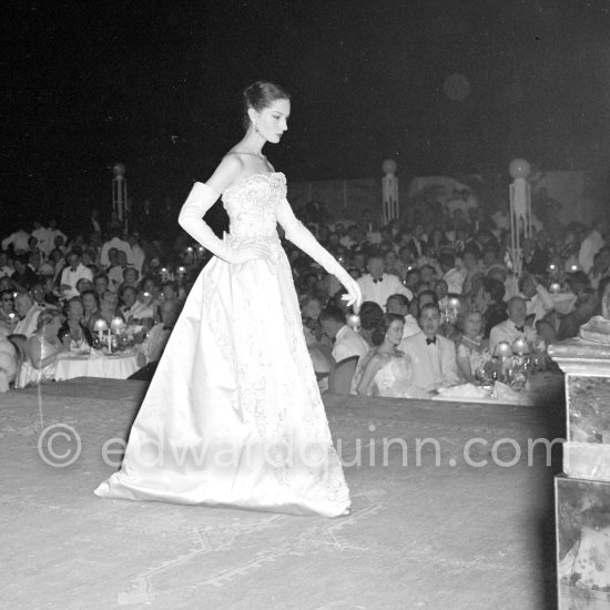 Dior fashion show at Monte Carlo summer gala 1953. | Edward Quinn ...