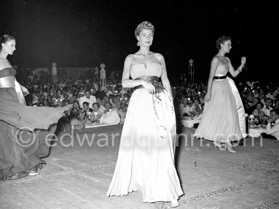 Dior fashion show at Monte Carlo summer gala 1953. - Photo by Edward Quinn