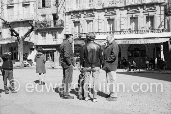 Fernandel and director Jean Giono (right) during filming of "Crésus". Manosque 1960. - Photo by Edward Quinn