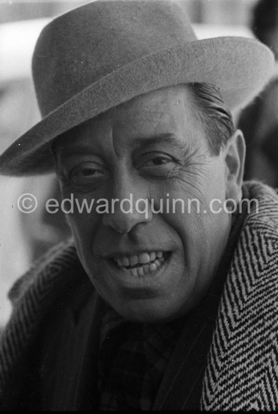 The very popular French actor Fernandel during filming of "Crésus" ("Croesus"). Forcalquier, Alpes-de-Haute-Provence 1960. - Photo by Edward Quinn