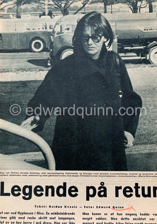 Press clipping: Greta Garbo who always tried to avoid reporters, arriving at Nice Airport 1956. - Photo by Edward Quinn