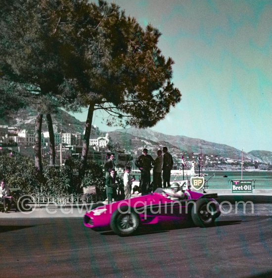 Cesare Perdisa with Behra\'s car, (times are set by the cars and not by the drivers). Monaco Grand Prix 1955. - Photo by Edward Quinn