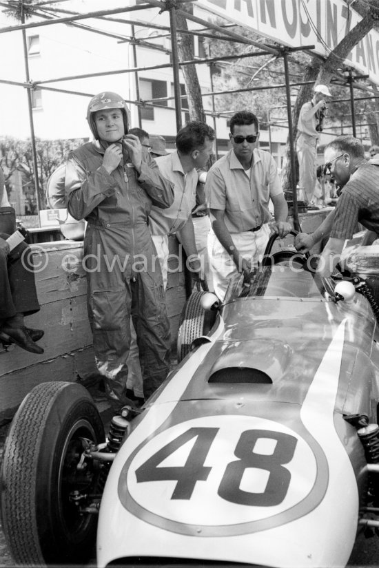 The much awaited Scarab cars appear for the first time in Europe. Lance Reventlow, the driver-owner-constructor, prepares for trial laps. Monaco Grand Prix 1960. - Photo by Edward Quinn