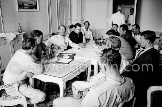 Stirling Moss as chairman addresses the inaugural meeting of a new racing drivers association (Grand Prix Drivers’ Association) in room 183 of Monte Carlo\'s hotel Metropole. On his left vice chairman Joakim Bonnier, hidden Jim Clark, and Masten Gregory, on his right the association\'s secretary Peter Garnier. In the foreground left Innes Ireland and right back to camera John Surtees. Back right Maurice Trintignant, Olivier Gendebien, Dan Gurney and Henry Taylor. Monaco Grand Prix 1961. - Photo by Edward Quinn