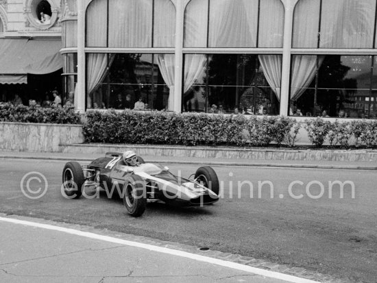 Bruce McLaren, winner of the race. (14) Cooper T60. Monaco Grand Prix 1962. - Photo by Edward Quinn