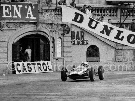 Bruce McLaren, winner of the race. (14) Cooper T60. Monaco Grand Prix 1962. - Photo by Edward Quinn