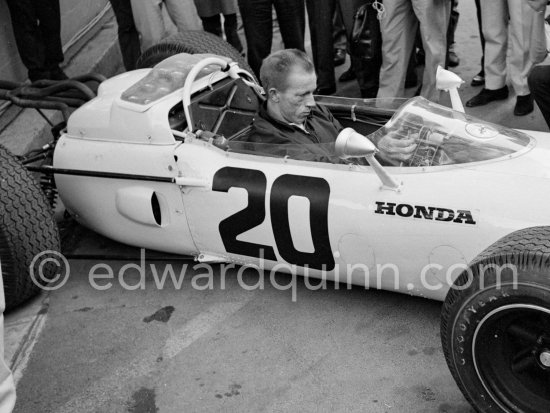 Richie Ginther, (20) Honda RA272. Monaco Grand Prix 1965. - Photo by Edward Quinn