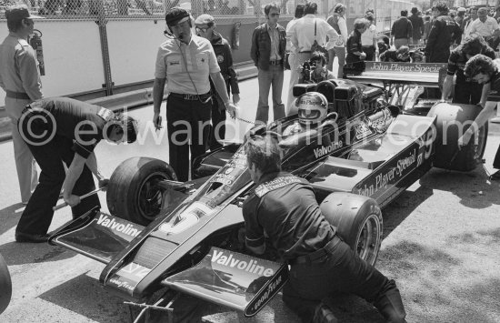 Mario Andretti. On the left Colin Chapman. Monaco Grand Prix 1978. - Photo by Edward Quinn