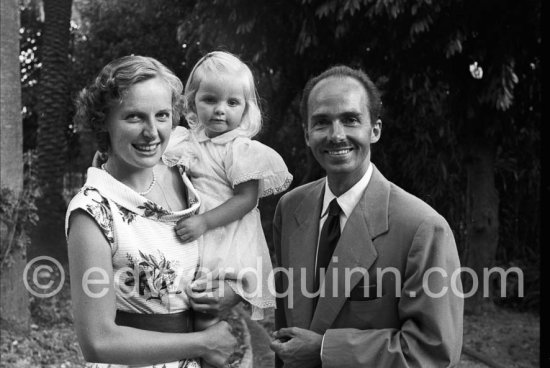 Otto von Habsburg, his wife Regina von Habsburg and daughter Andrea. Monte Carlo 1955. - Photo by Edward Quinn