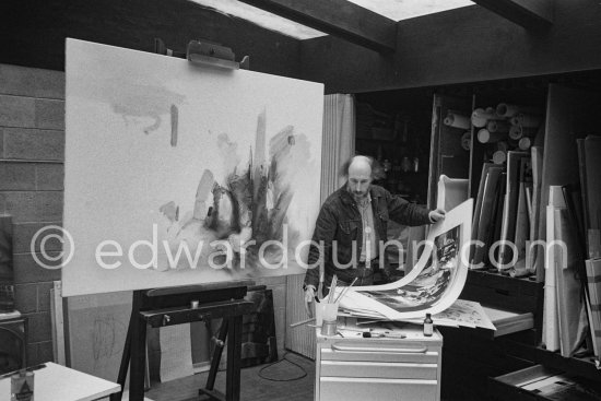 Richard Hamilton, "Inventor of Pop Art" at his studio. London 1977. - Photo by Edward Quinn