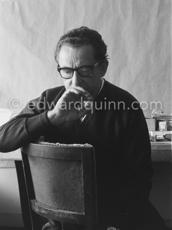 Hans Hartung at his apartment, Promenade des Anglais, Nice 1961. - Photo by Edward Quinn