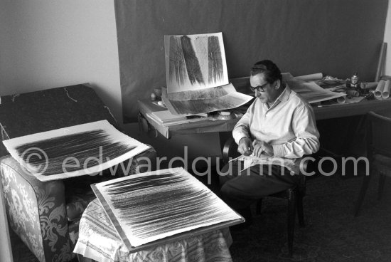 Hans Hartung at his apartment, Promenade des Anglais, Nice 1961. - Photo by Edward Quinn