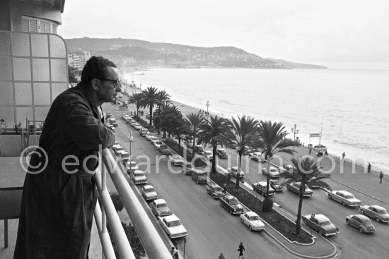 Hans Hartung at his apartment, Promenade des Anglais, Nice 1961. - Photo by Edward Quinn