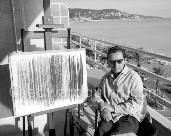 Hans Hartung at his apartment, Promenade des Anglais, Nice 1961. - Photo by Edward Quinn