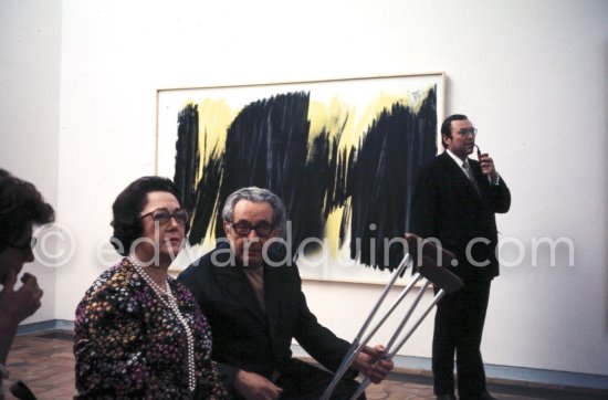 Hans Hartung at the exhibition "Hartung 1971-1974" at Galerie de France, Paris 1974. - Photo by Edward Quinn