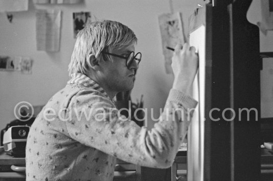 David Hockney working on the drawing "Carlos" at his studio in Paris 1975. - Photo by Edward Quinn