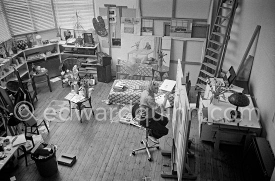 David Hockney working on "Self portrait with blue guitar". London 1977. - Photo by Edward Quinn