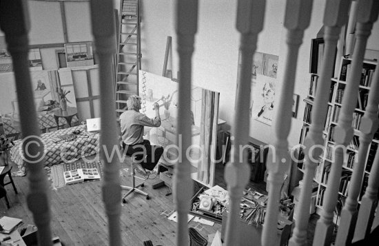 David Hockney working on "Self portrait with blue guitar". London 1977. - Photo by Edward Quinn