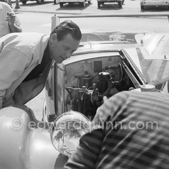 William Holden, an ardent car enthusiast, admires the vintage car of Sir Duncan Orr Lewis. Cannes 1957. Car: Bugatti type 57C Aravis Gangloff chassis number 57736. - Photo by Edward Quinn