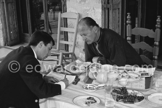 Curd Jürgens and Raymond Moretti. Portrait session at Moretti’s studio. Nice 1956. - Photo by Edward Quinn